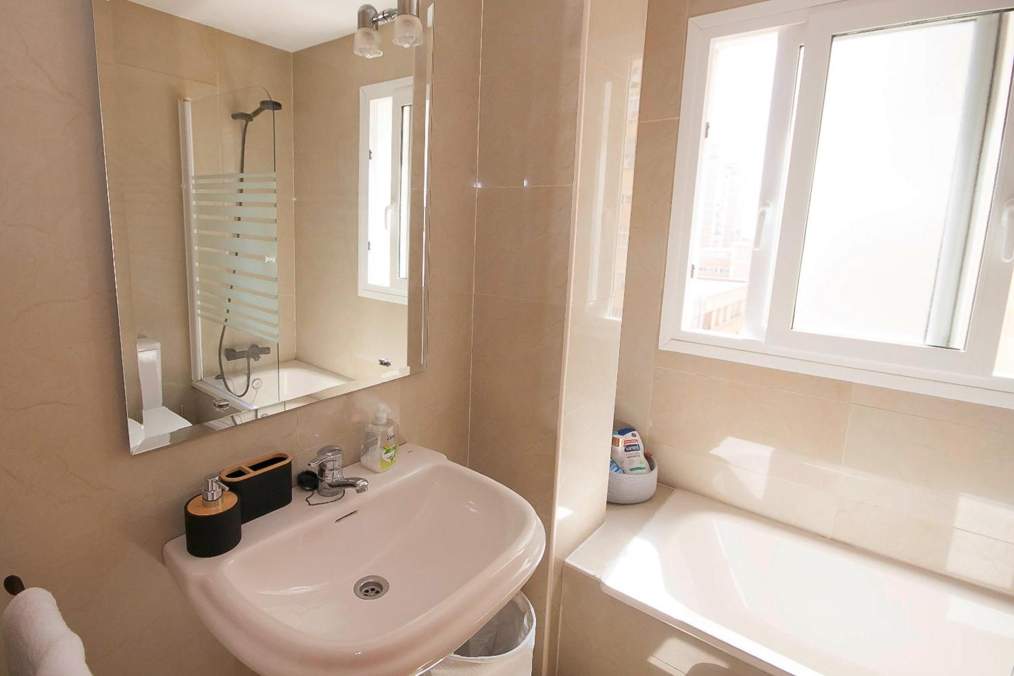 Ave Huelin 3Rooms Alojamiento Con Parking Y Ac Málaga Eksteriør bilde